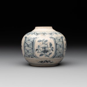 A collection of five Chinese blue and white jarlets, Yuan — photo 2