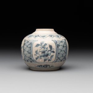 A collection of five Chinese blue and white jarlets, Yuan — photo 4