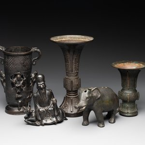 A collection of five Chinese bronze wares, Ming and later — photo 1