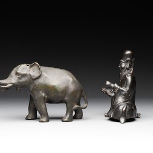 A collection of five Chinese bronze wares, Ming and later — photo 11