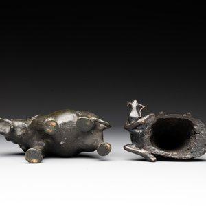 A collection of five Chinese bronze wares, Ming and later — photo 13