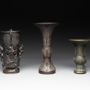 A collection of five Chinese bronze wares, Ming and later — photo 3