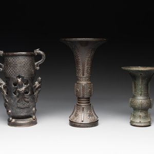 A collection of five Chinese bronze wares, Ming and later — photo 4