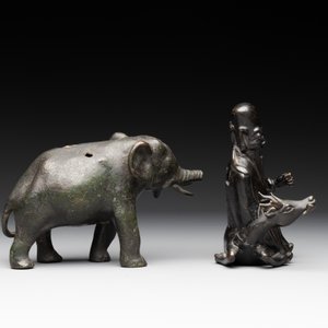 A collection of five Chinese bronze wares, Ming and later — photo 9