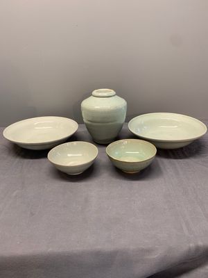A collection of five Chinese celadon wares, Ming and later — photo 1