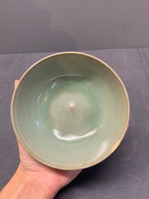 A collection of five Chinese celadon wares, Ming and later — photo 12