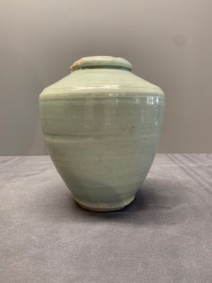 A collection of five Chinese celadon wares, Ming and later — photo 4