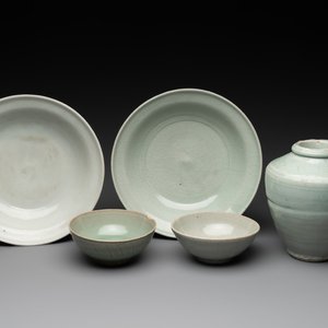 A collection of five Chinese celadon wares, Ming and later — photo 1