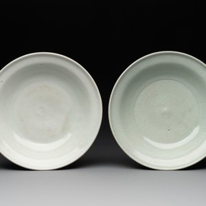 A collection of five Chinese celadon wares, Ming and later — photo 2