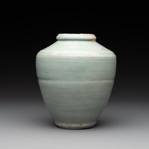 A collection of five Chinese celadon wares, Ming and later — photo 4