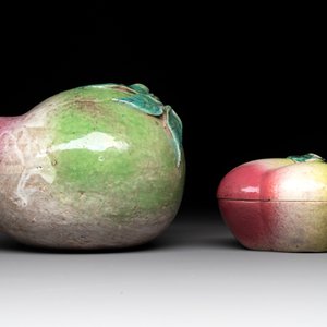 A collection of five Chinese famille rose peaches and pumpkins, including a box and cover, 19th C. — photo 4
