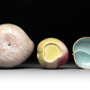 A collection of five Chinese famille rose peaches and pumpkins, including a box and cover, 19th C. — photo 7