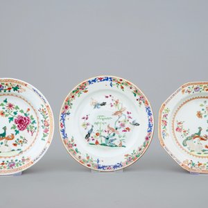 A collection of five Chinese famille rose plates, 18th C. — 照片 2