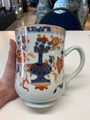 A collection of five Chinese Imari-style wares and one Canton famille rose cup, Kangxi/Qianlong — photo 3