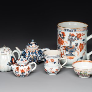 A collection of five Chinese Imari-style wares and one Canton famille rose cup, Kangxi/Qianlong — photo 1