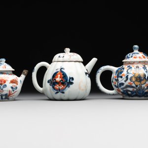 A collection of five Chinese Imari-style wares and one Canton famille rose cup, Kangxi/Qianlong — photo 16