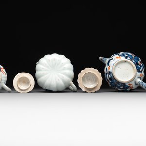 A collection of five Chinese Imari-style wares and one Canton famille rose cup, Kangxi/Qianlong — photo 18