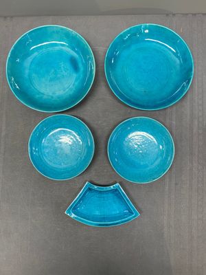 A collection of five Chinese turquoise-glazed wares, 18th C. — photo 1