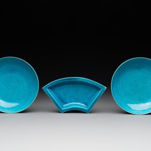 A collection of five Chinese turquoise-glazed wares, 18th C. — photo 2