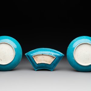 A collection of five Chinese turquoise-glazed wares, 18th C. — photo 3
