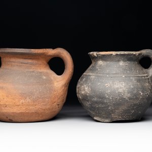 A collection of five German proto stoneware jugs and a vessel, 14th C. — photo 12