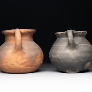 A collection of five German proto stoneware jugs and a vessel, 14th C. — photo 15