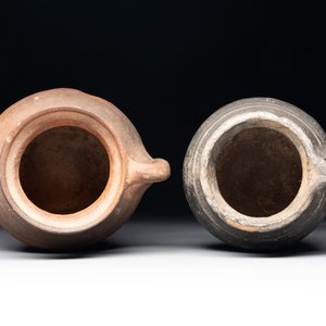 A collection of five German proto stoneware jugs and a vessel, 14th C. — photo 16