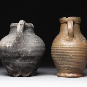 A collection of five German proto stoneware jugs and a vessel, 14th C. — photo 9
