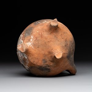 A collection of five glazed pottery cooking utensils and a fire bell, probably The Netherlands, 17th C. — foto 17