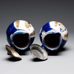 A collection of five polychrome Brussels faience jugs, some with pewter-mounts, 18/19th C. — 照片 12