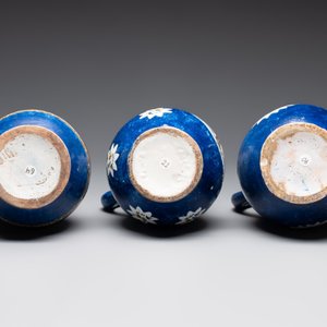 A collection of five polychrome Brussels faience jugs, some with pewter-mounts, 18/19th C. — 照片 7