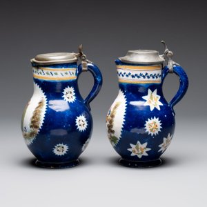 A collection of five polychrome Brussels faience jugs, some with pewter-mounts, 18/19th C. — 照片 9