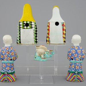 A collection of five unusual Chinese famille rose figures, 18/19th C. — photo 4