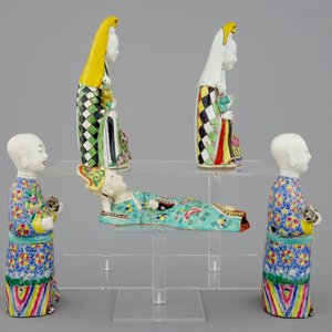 A collection of five unusual Chinese famille rose figures, 18/19th C. — photo 5