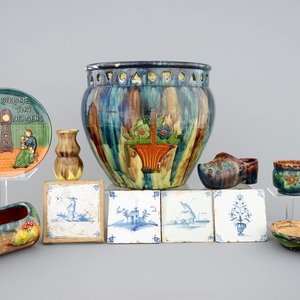 A collection of Flemish pottery and a few Delft tiles, 18/20th C. — photo 1
