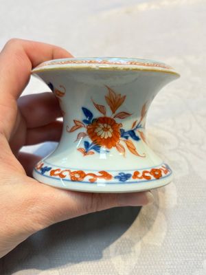 A collection of four Chinese blue and white, famille rose and Imari-style salts and a Samson Paris salt, 18/19th C. — photo 21