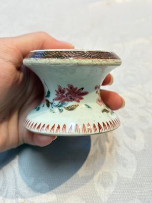 A collection of four Chinese blue and white, famille rose and Imari-style salts and a Samson Paris salt, 18/19th C. — photo 30