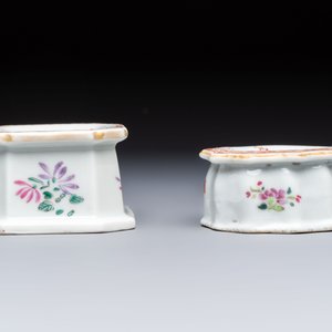 A collection of four Chinese blue and white, famille rose and Imari-style salts and a Samson Paris salt, 18/19th C. — photo 10