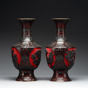 A collection of four Chinese lacquered enamel vases and a hardstone bonsai tree, 20th C. — foto 6