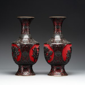 A collection of four Chinese lacquered enamel vases and a hardstone bonsai tree, 20th C. — foto 8