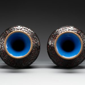A collection of four Chinese lacquered enamel vases and a hardstone bonsai tree, 20th C. — foto 9