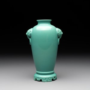 A collection of four Chinese monochrome-glazed ware, Kangxi and Qianlong mark, 19/20th C. — photo 15