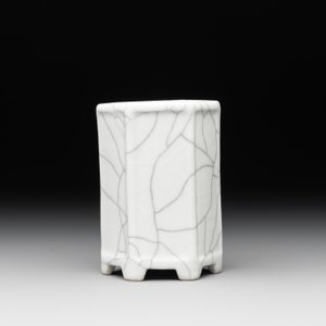A collection of four Chinese monochrome-glazed ware, Kangxi and Qianlong mark, 19/20th C. — photo 7