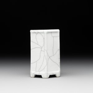 A collection of four Chinese monochrome-glazed ware, Kangxi and Qianlong mark, 19/20th C. — photo 8
