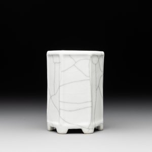 A collection of four Chinese monochrome-glazed ware, Kangxi and Qianlong mark, 19/20th C. — photo 9