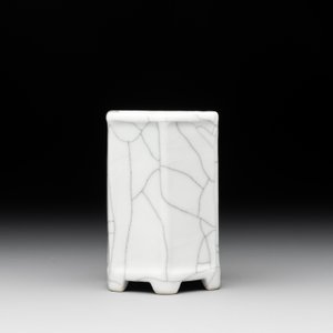 A collection of four Chinese monochrome-glazed ware, Kangxi and Qianlong mark, 19/20th C. — photo 10