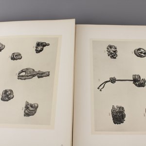 A collection of Japanese artwork plates from the Sammlung Moslé: Japanische Kunstwerke : Waffen, Schwertzieraten, Lacke, Gewebe,… — photo 6
