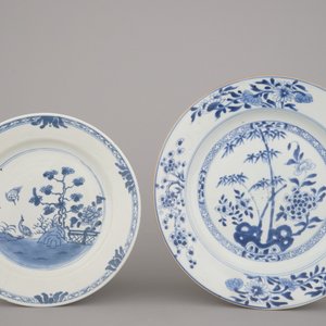 A collection of mostly blue and white Chinese porcelain plates, cups and saucers, 18/19th C. — 照片 7