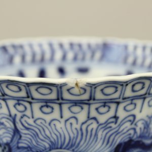 A collection of mostly blue and white Chinese porcelain plates, cups and saucers, 18/19th C. — 照片 10