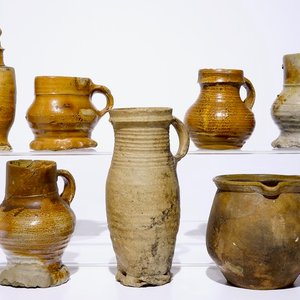 A collection of mostly German stoneware jugs, a.o. Raeren, 15/17th C. — 照片 1